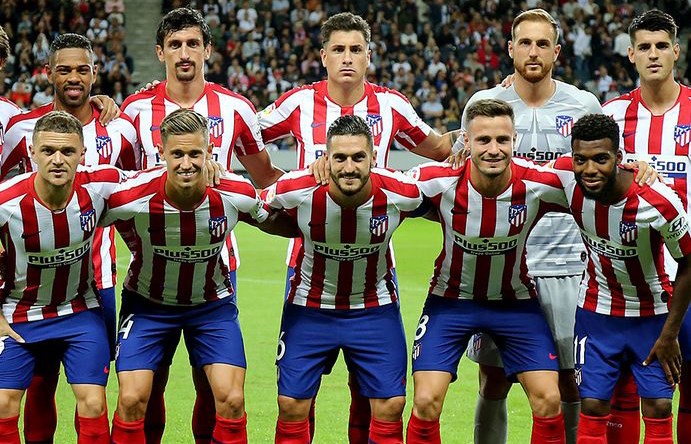 Séville avec Derby ExplorerAtletico, sur la pelouse à l’échauffement